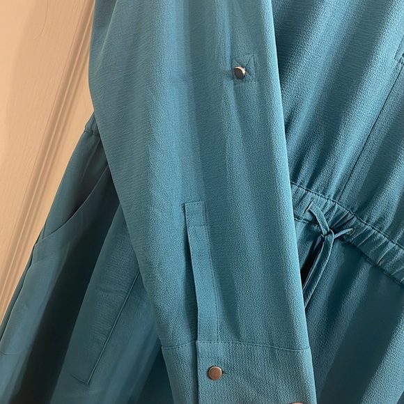 Teal dress. Singh waist. Can be worn as a long sleeve or 3/4 length. - Picture 6 of 6